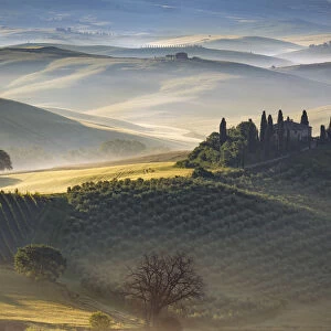 Italy, Tuscany, Val d Orcia. The Belvedere farmhouse at sunrise