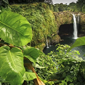Rainbow Falls (80 ft drop), Wailuku River State Park Hilo, Big Island, Hawaii, USA