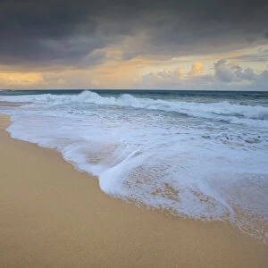 USA, Hawaii, Kauai. Cloudy morning at Secret Beach