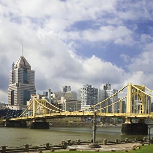 USA, Pennsylvania, Pittsburgh. View of 6th Street Bridge spanning the Allegheny River
