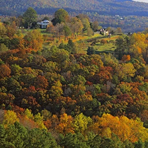 USA, Virginia, Albemarle County, Autumn hills and Monticello