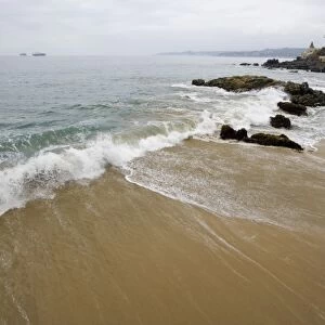 ViOa del Mar, Chile. South America. Surf at Playa Los Artistas (Artists Beach). Wulff