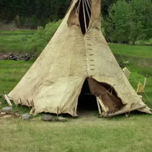 Tente sioux en peau de bison. Tente sioux en peau de bison.