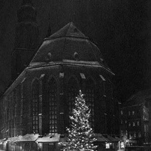 GERMANY: HEIDELBERG, c1920. Christmas tree in front of the Church of the Holy Spirit