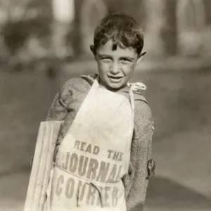 HINE: VENDEDORES DE PAPALES, 1924. Un joven vendedor de periódicos en Hartford, Connecticut. HINE: VENDEDORES DE PAPALES, 1924. Un joven vendedor de periódicos en Hartford, Connecticut.