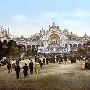 PARIS EXPOSITION, 1900. Le Chateau d eau and plaza at the Exposition Universelle in Paris, France