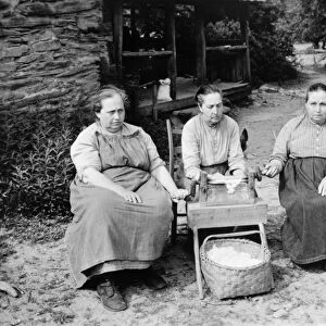 TENNESSEE: COTTON GIN, 1936. Sisters Hettie, Martha, and Louisa Walker ginning