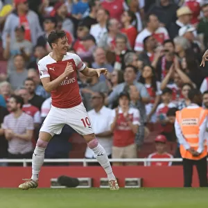 Arsenal Stars Ozil and Lacazette: Celebrating a Goal Together (Arsenal vs Crystal Palace, 2018-19)