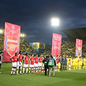 The Arsenal and Villarreal teams line up before the match