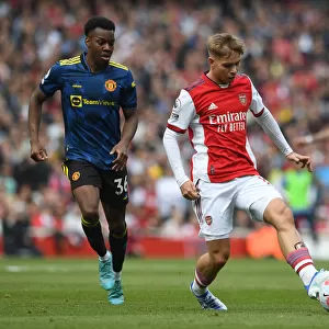 Arsenal vs Manchester United: Emile Smith Rowe vs Anthony Elanga - Intense Battle in the Premier League
