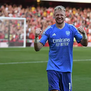 Arsenal's Aaron Ramsdale: Triumphant Goalkeeper in Arsenal's Victory over Manchester United, Premier League 2023-24