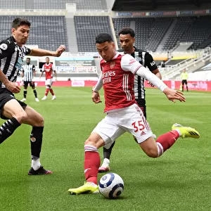 Arsenal's Martinelli Faces Off Against Newcastle's Fernandez in Empty St. James Park