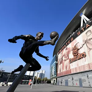 Bergkamp's Legacy: Arsenal's Europa League Showdown at Home Against Molde