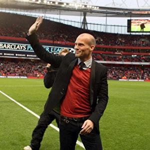 Freddie Ljungberg (Ex Arsenal) waves to the fans before the match. Arsenal 2: 0 Stoke City