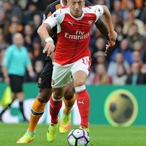 Mesut Ozil in Action: Hull City vs Arsenal, Premier League 2016-17