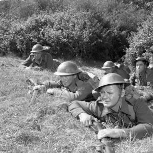 Dunkirk (1958) Print: Corporal Bins men hide in the countryside Dunkirk (1958) Print: Corporal Bins men hide in the countryside