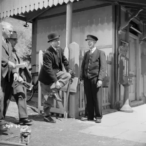 TITFIELD THUNDERBOLT (1953) - Naunton Wayne as Blakeworth Print TITFIELD THUNDERBOLT (1953) - Naunton Wayne as Blakeworth Print