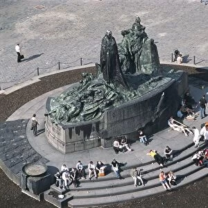 Czech Republic, Bohemia, Prague, Old Town (Stare Mesto), Old Town Square (Staromestske namesti), statue of Jan Hus