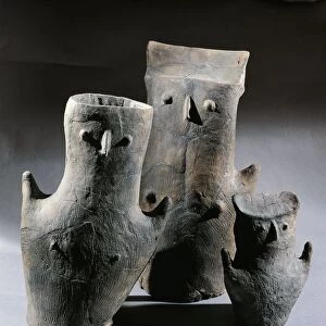 Hungary, Budapest, Magyar Nemzeti Muzeum, Peceler culture, Vases in shape of human figures