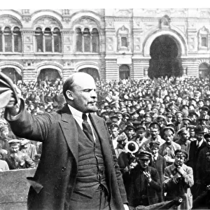 Lenin addressing vsevobuch troops on red square in moscow on may 25, 1919