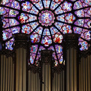 Master organ in Notre Dame of Paris cathedral