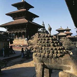 Nepal, Kathmandu Valley, Lalitpur, Patan, Temple of Vishnata and lion sculpture opposite Royal Palace