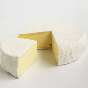 Sliced round of Belgian Keiems Bloempje cows milk cheese