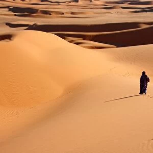 Tuareg walking in Erg Ubari, Sebha, Lybia
