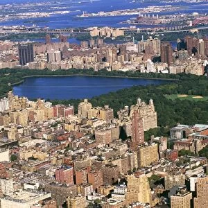 USA, New York, New York City, Aerial view of Upper West Side with Riverside Park in foreground