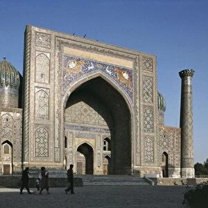 Uzbekistan, Samarkand, Registan square, Sher-Dor madrasah