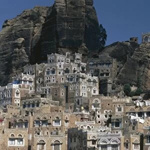 Yemen, Al-Mahwit province, Al-Tawilah village at side of cliff
