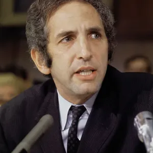 Daniel Ellsberg Testificando. Daniel Ellsberg Testificando.