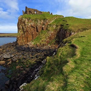 Castle at the waterfront, Duntulm Castle Ruins of the Clan MacDonald, Isle of Skye, Scotland, United Kingdom