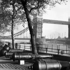 Tower Bridge Print: 25th September 1945 Tower Bridge Print: 25th September 1945
