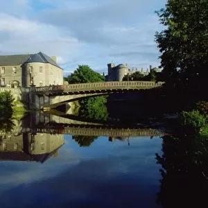 Co Kilkenny, Kilkenny Castle, and River Nore, Ireland