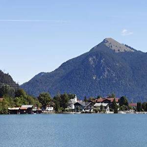 Lake Walchensee with the town of Walchensee and Jochberg Mountain, Kochel, Upper Bavaria, Bavaria, Germany, Europe
