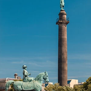 Liverpool, Queen Victoria and Wellington statues