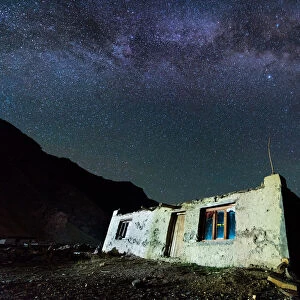 The old tibetan house and the milky way