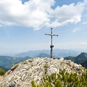 Summit cross on the limestone peak of Grosser Traithen Mountain, 1852 m, Mangfall Mountains, Upper Bavaria, Bavaria, Germany