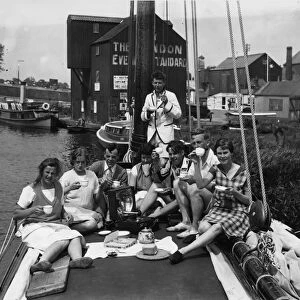 Teatime Barge