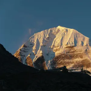 Tibetan Buddhism, snow-capped sacred Mount Kailash, or Gang Rinpoche, pilgrims trail, Kora, Ngari, Gang-Tise Mountains, Transhimalaja, Himalaja, Western Tibet, Tibet Autonomous Region, Peoples Republic of China, Asia