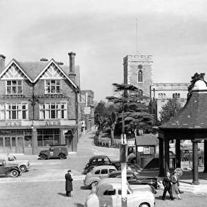 Kings Square ( Market Place ) Enfield Town, London, with the Kings Head Public House