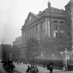Early 1900s London Print: The Royal London Hospital in Whitechapel Early 1900s London Print: The Royal London Hospital in Whitechapel