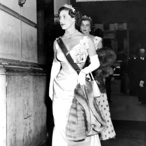 Princess Margaret at the Royal Opera House 30 june 1954 for a gala for the King