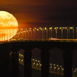 France-Weather-Full-Moon