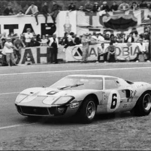 Les 24 Heures du Mans-Ickx-Oliver. Les 24 Heures du Mans-Ickx-Oliver.