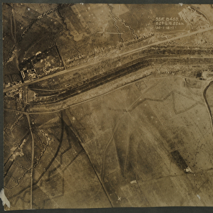 Aerial photograph with WWI trenches, 1918 (b / w photo)