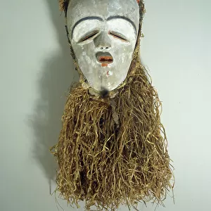 African Art: Tsogho mask from Gabon in wood and raffia. 28 cm Paris, Musee Picasso