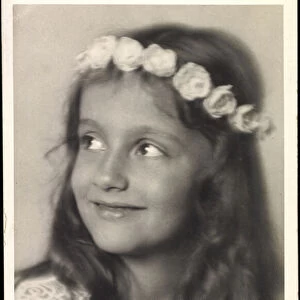 Ak Archduchess Ilona of Austria, flower wreath in hair (b / w photo)