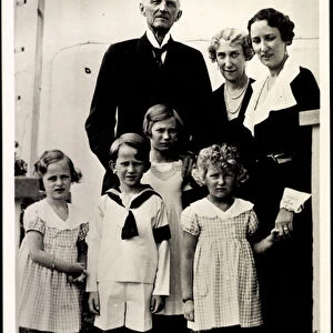 Ak Chateau de Friedhem, Sweden, Prince Carl with family, 1936 (b / w photo)